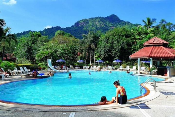 Hotel with Pool