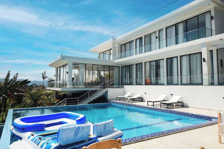 Pool 33 of 74