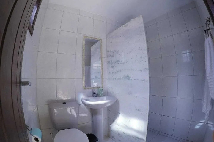 Room 5 of 10