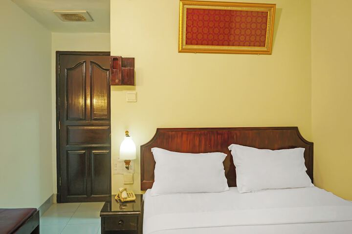 Room 27 of 34