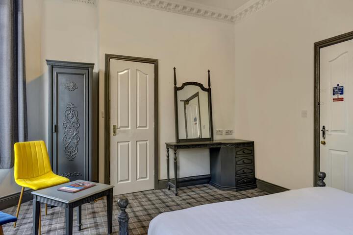 Room 33 of 69
