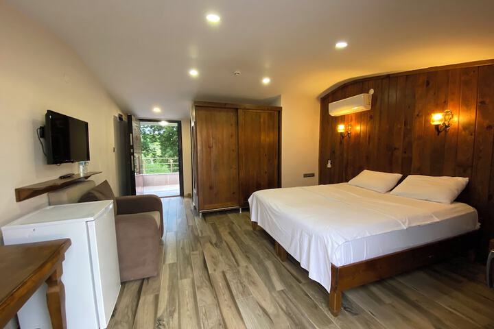Room 2 of 33