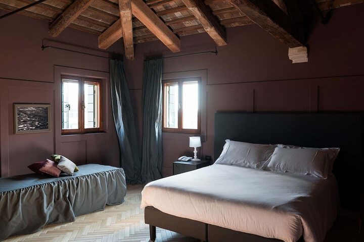 Room 9 of 36
