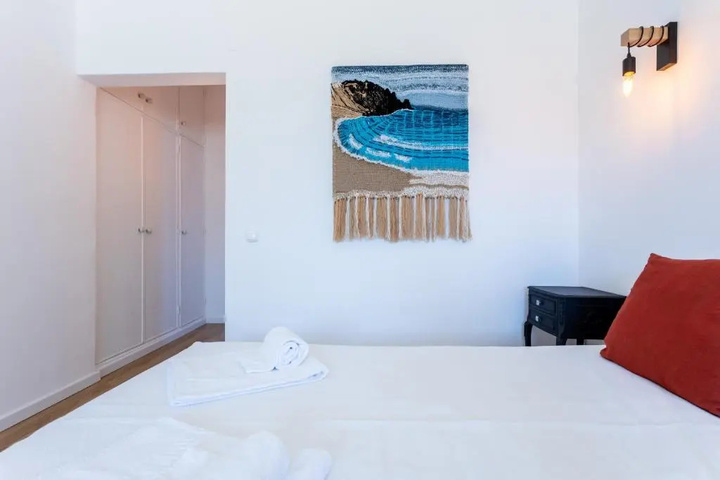 Room 4 of 15