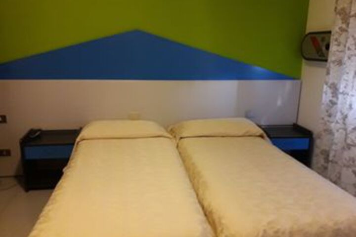 Room 17 of 29