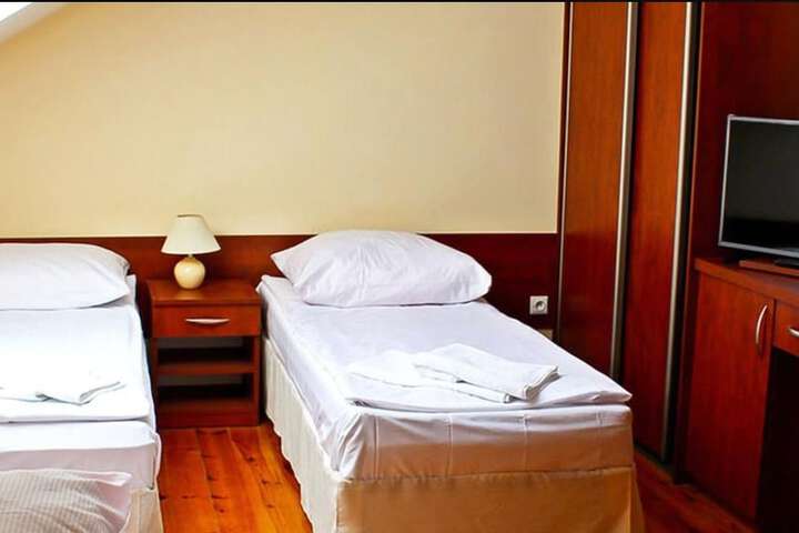 Room 5 of 9