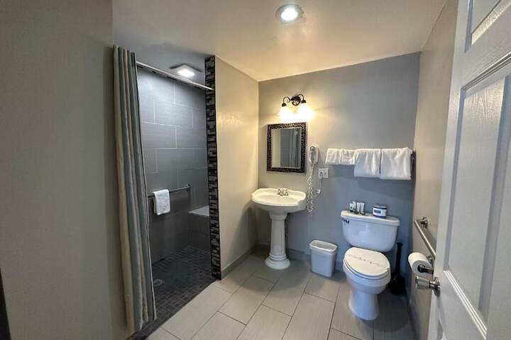 Room 12 of 20