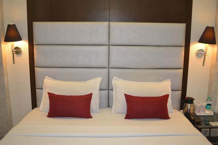 Room 6 of 65