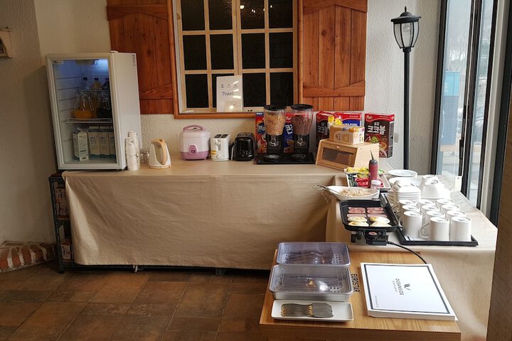 Breakfast/Coffee Service 88 of 111