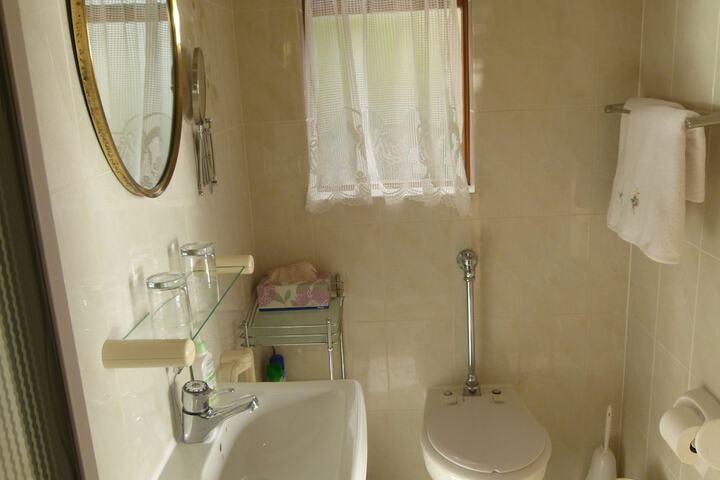 Room 14 of 32