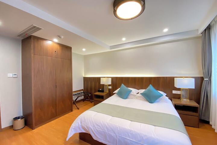Room 4 of 118