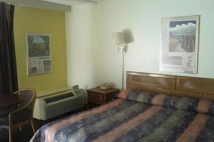 Room 21 of 28