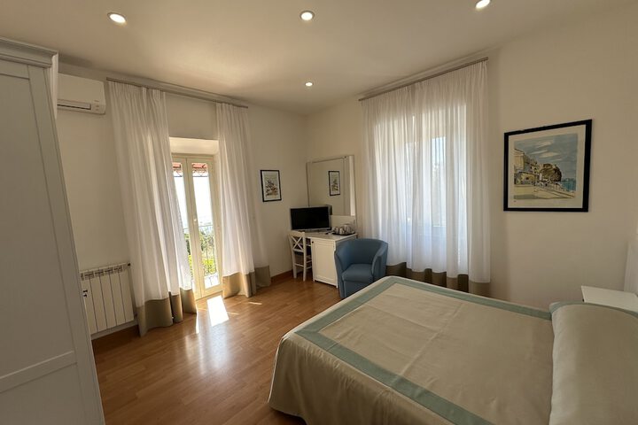 Room 15 of 42