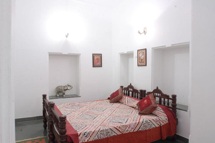 Room 9 of 20