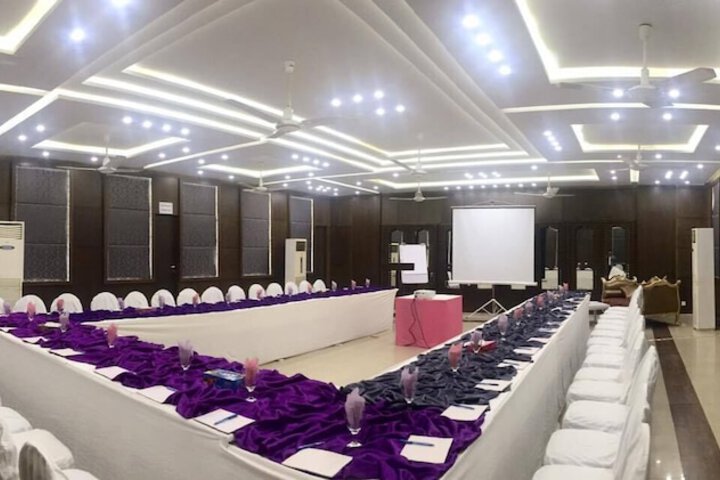 Business Center 13 of 17