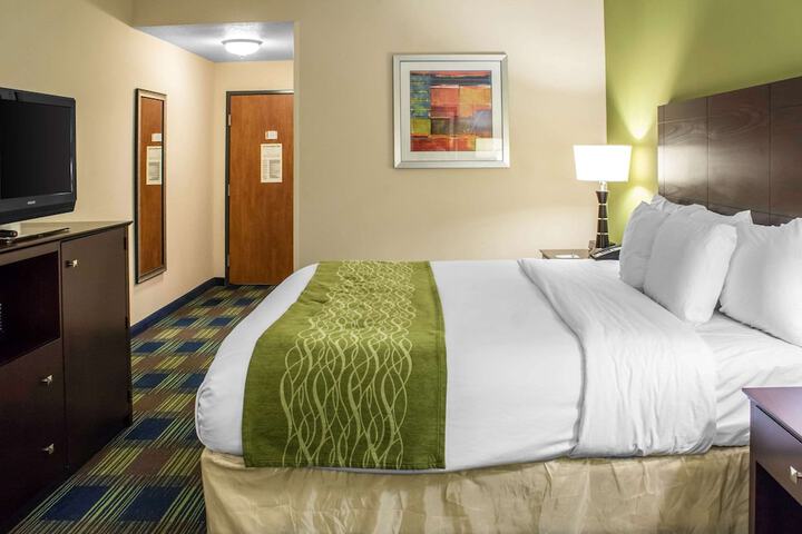 1 King Bed (7 of 7)