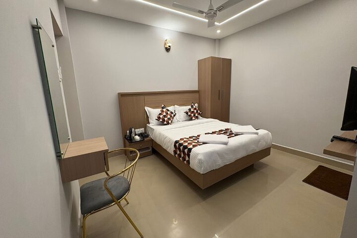 Room 2 of 49