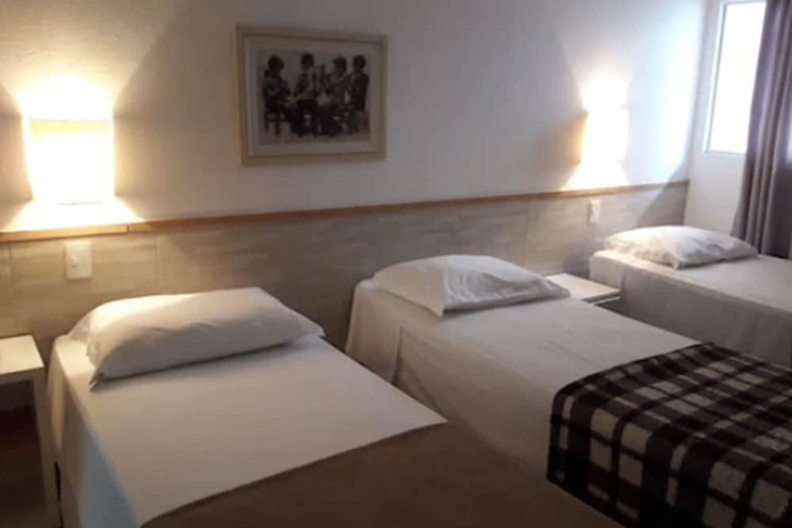 Room 4 of 8