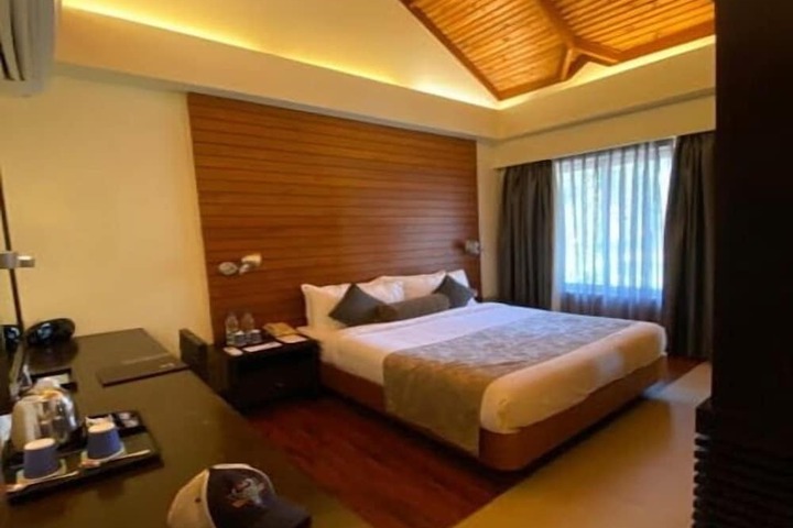 Room 32 of 99