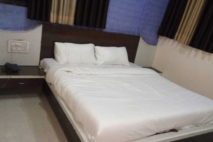 Room 7 of 11