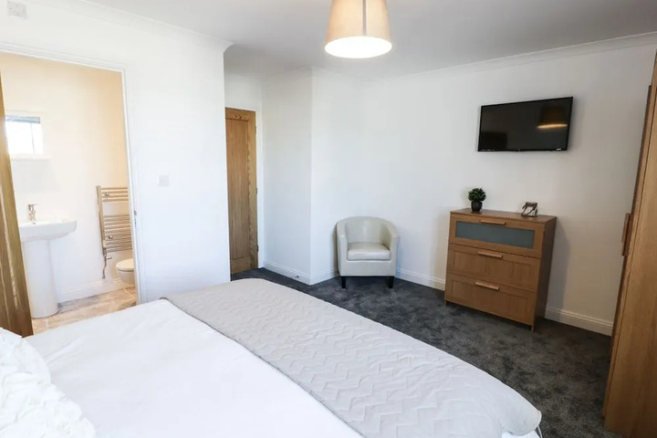 Room 3 of 16
