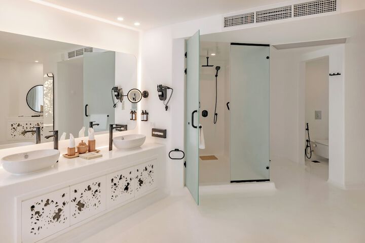 Room 44 of 74