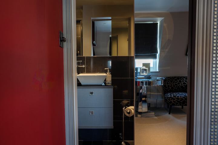 Room 33 of 75