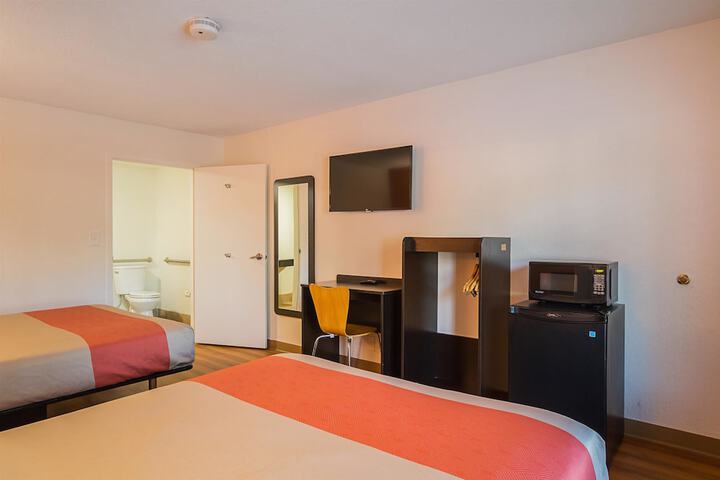 1 King Bed (3 of 3)