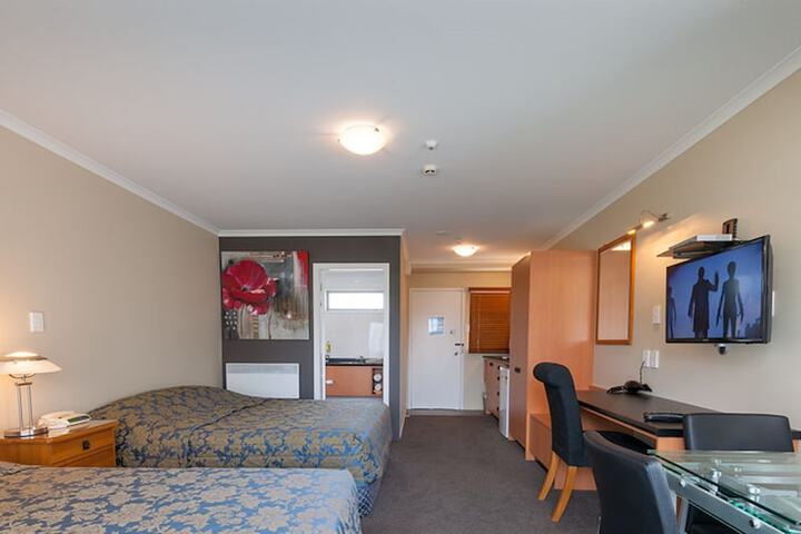Room 10 of 37