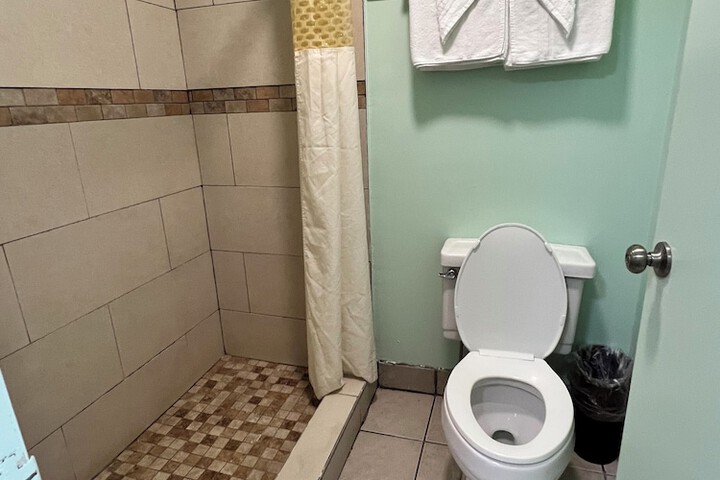 Room 13 of 16