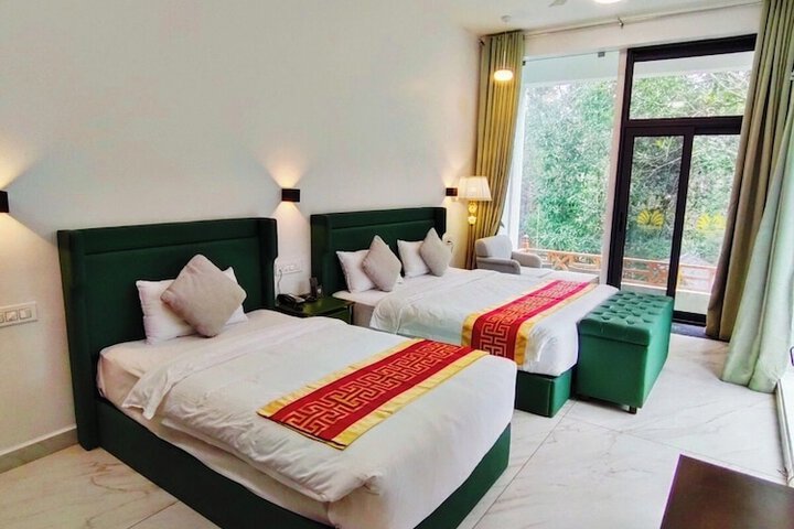 Room 5 of 31