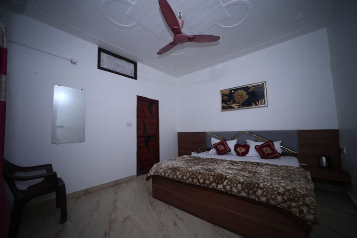 Room 13 of 39
