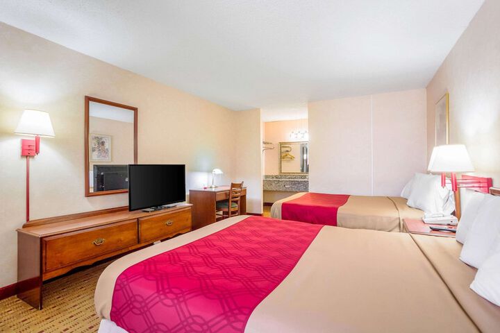 2 Double Beds (2 of 13)
