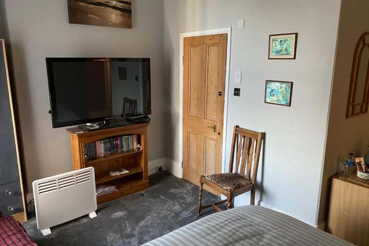 Room 10 of 32