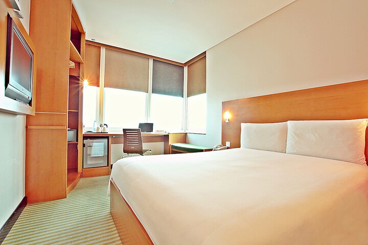 Room 10 of 65