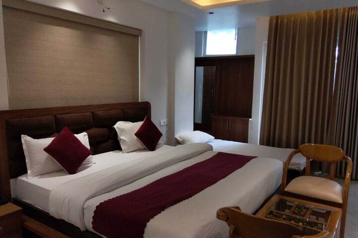 Room 3 of 7
