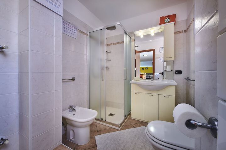 Room 100 of 117