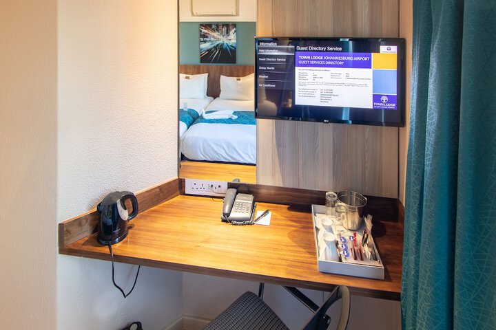 Room 10 of 32