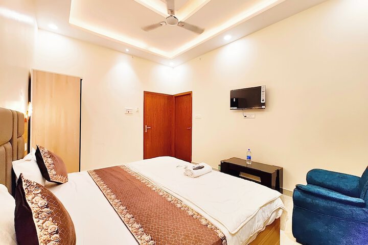 Room 9 of 26