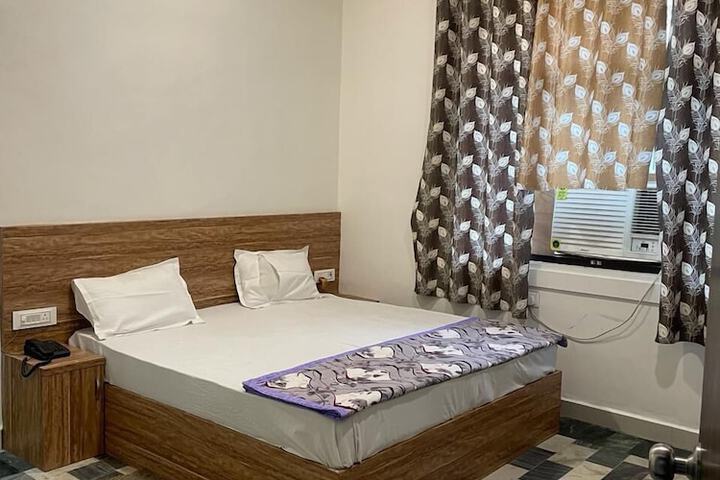 Room 7 of 13