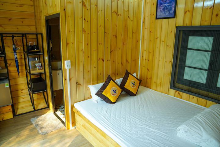 Room 18 of 242