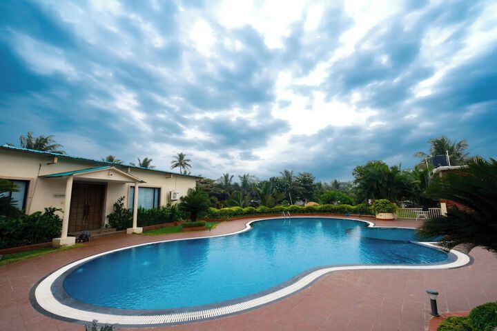 Pool 33 of 70