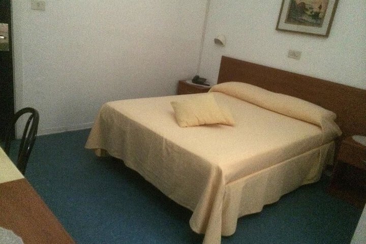 Room 4 of 38