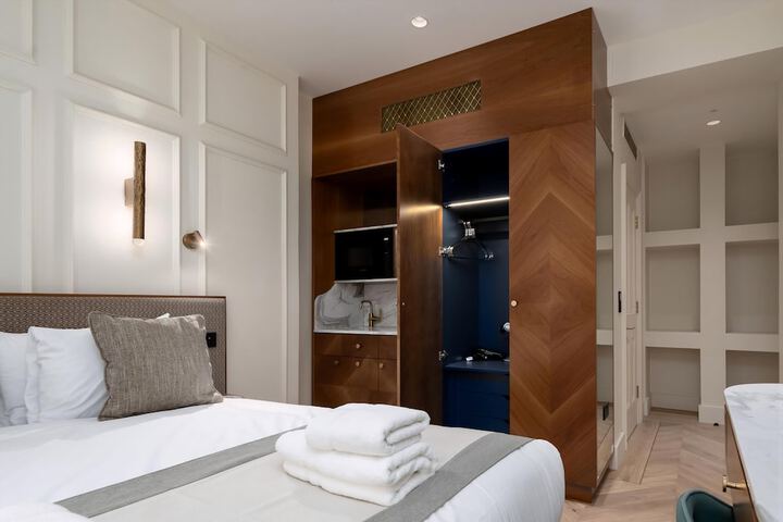 Room 40 of 280