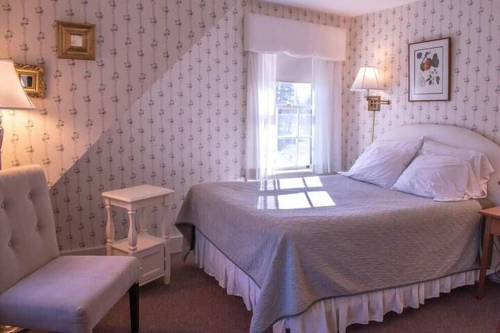 Double Classic Queen Bed (5 of 5)