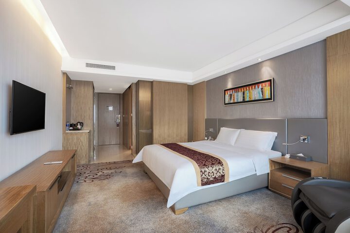 Room 7 of 28