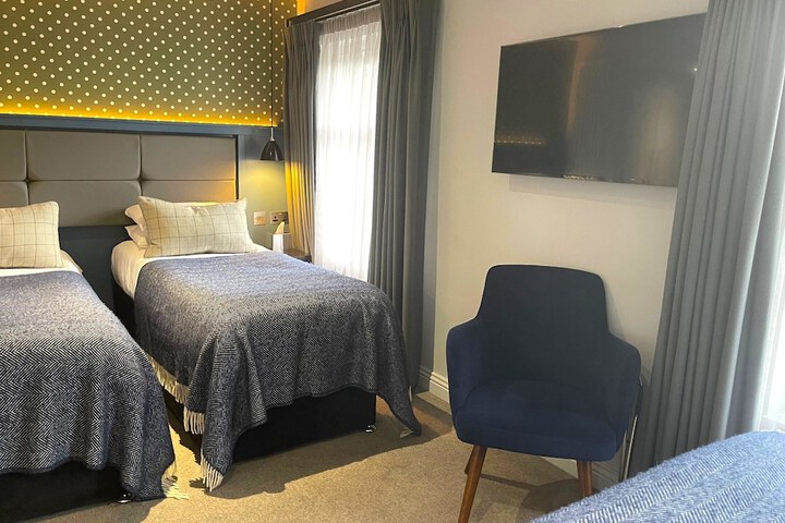 Room 33 of 107