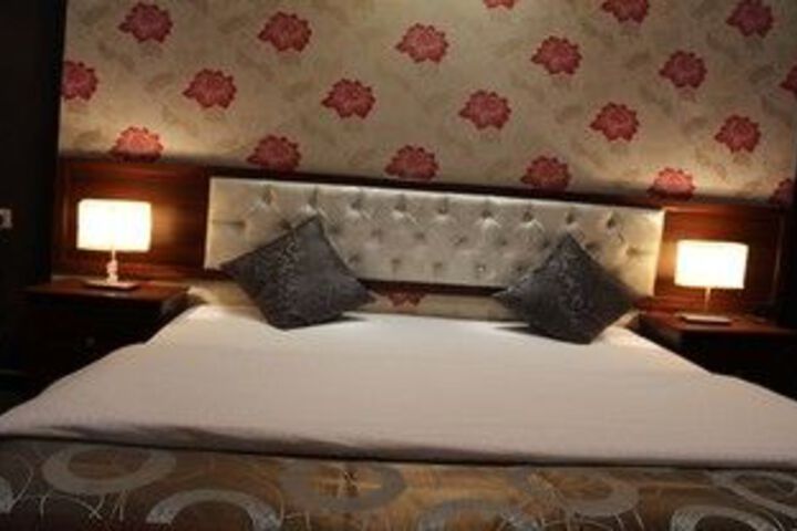 Room 12 of 82