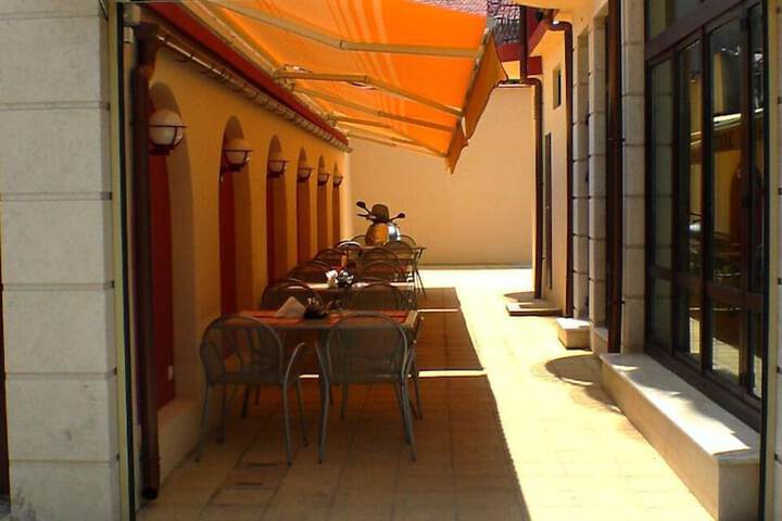 Hotel Exterior 12 of 12