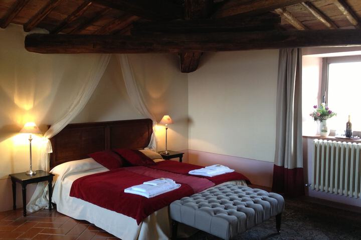 Room 15 of 32